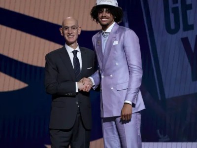 The Atlanta Hawks acquired Newell, along with a 2026 first-round pick (the best from either Pelicans or Milwaukee) in the NBA Draft Day&nbsp;Trade.