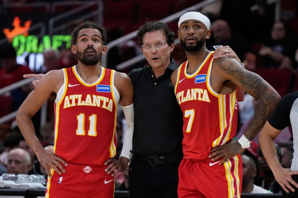 Quin Snyder talking to Trae Young and Nickeil Alexander-Walker 